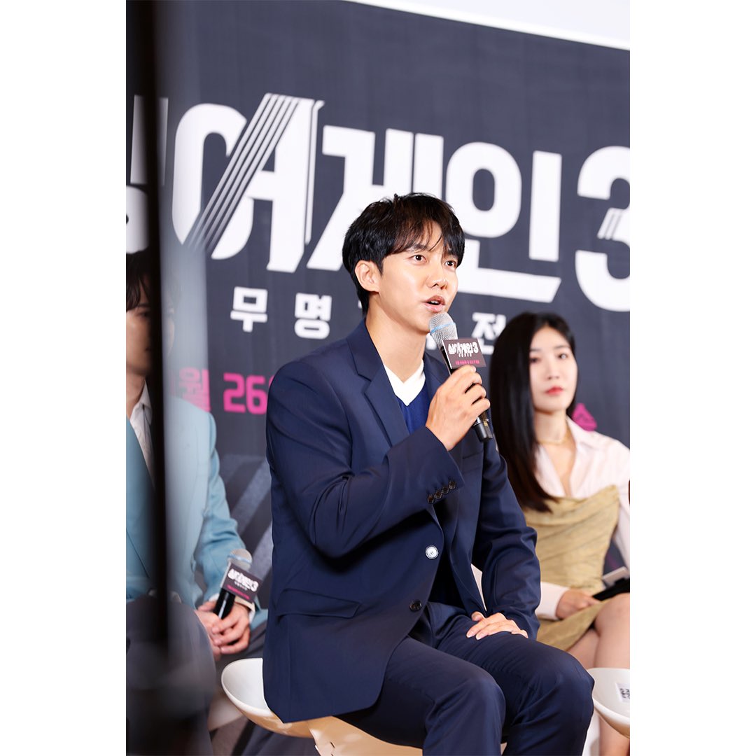 다시 나를 부르다 🎤#싱어게인3 D-DAY🎤
드디어 싱어게인3 첫 방송 하는 날-! 
10시 어떻게 기다리나요?!🤔
 
첫 방송을 기다리고 계실
여러분을 위해 실시간 승기님의 사진 공개합니다! ჱ⸝⸝•̀֊•́⸝⸝) –̖́

오늘밤 JTBC 밤 10시에 만나요-🤗

#싱어게인3 #JTBC #MC #이승기 #LeeSeungGi