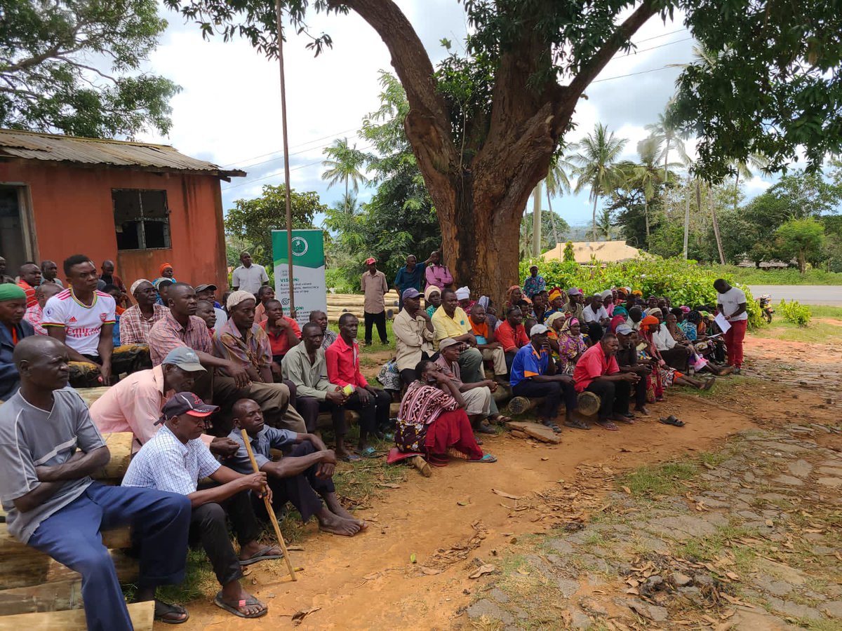 HakiYetuOrg's tweet photo. We joined officers from @KilifiCountyGov for a public baraza at Chanagande, Kaloleni to sensitise them on the importance of public participation in resource allocation. #HusikaUsikike https://t.co/6EnVpX8Cyi