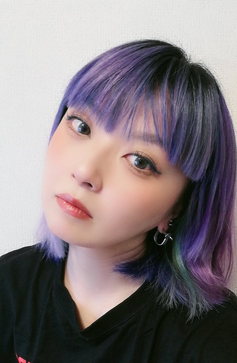 2_chiugiu's tweet photo. @colorbutter ロイヤルブルーは初めは濃く入りますのでお見知り置きを！
深くて黄味のないとてもいい青です！
ヘンプグリーンはクリアクリームで薄めたので元々の色が干渉して少しにごりましたね
 #エンシェールズ47 
 #カラーバター https://t.co/IldL7zo9Sl