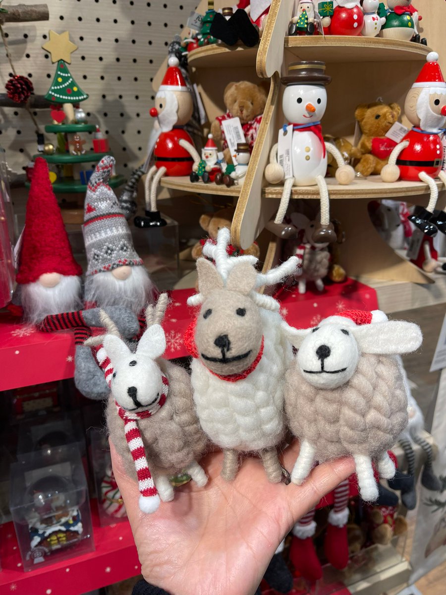 _kaorrrrrrin_'s tweet photo. 仕事がひと段落して、ひっさしぶりに雑貨屋を覗いたらもうすっかりクリスマスだった！

その時目が離せなくなってしまったやつ…多分買うだろうね笑 https://t.co/j0Tyl2EjX0