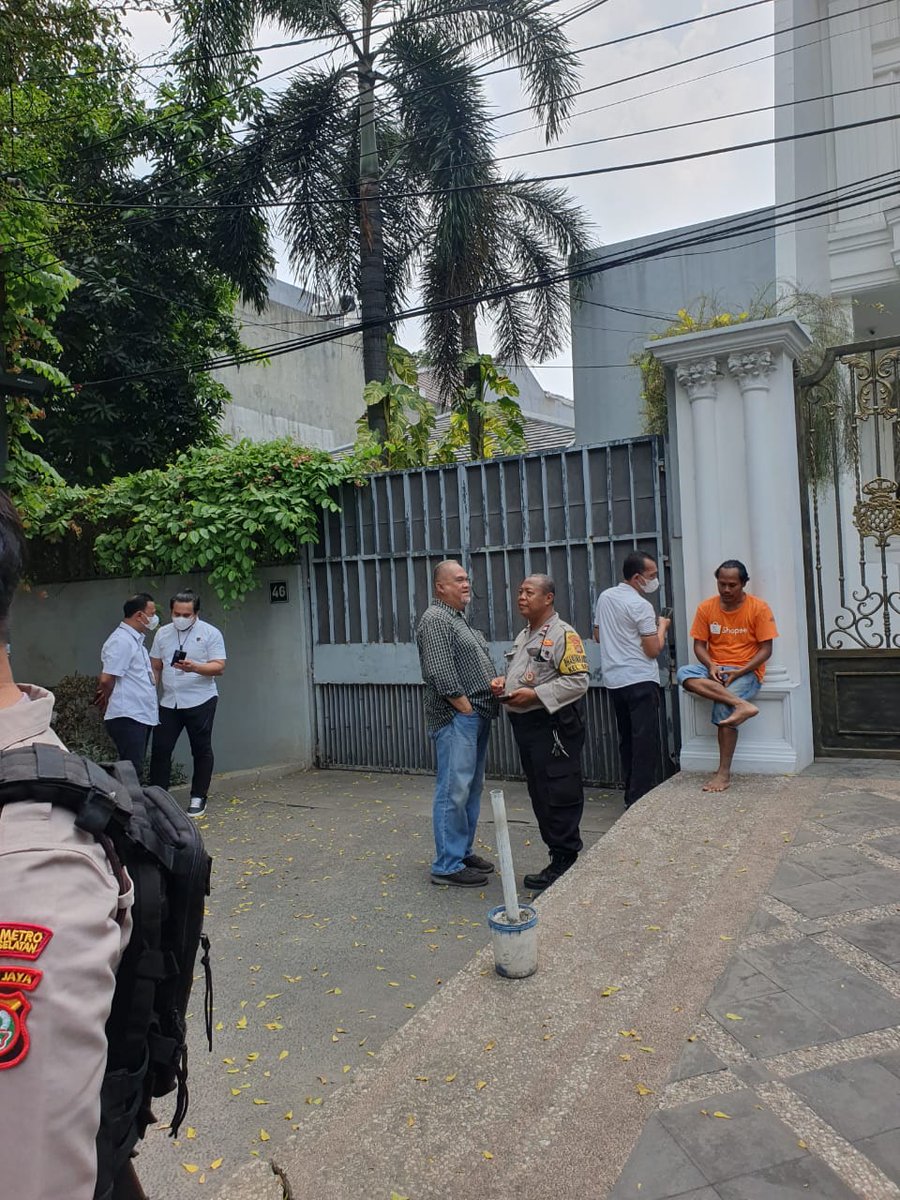 JEEEENNGGGG JEEENNGGGG

Rumah Ketua KPK Firli Bahuri digeledah oleh Polisi! 

[THREAD UPDATE TERUS]