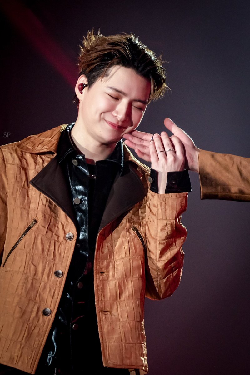sashimi_pizza's tweet photo. Just you คงเป็นเธอแหละ สิ่งที่ฉันอยากขอ

#TheKristElementsConcertD2
#TheKristElementsConcert
#KristPerawat @kristtps 
#GawinKrist https://t.co/4yfbK16SWZ