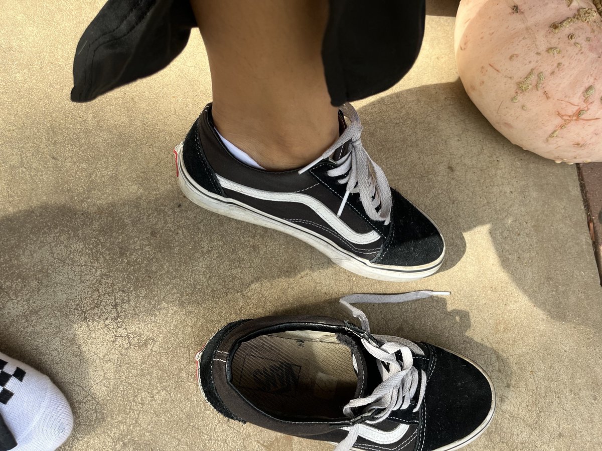 The starting bid is $10 for my old stinky Vans…these were my favorite shoes btw 😌🥹

Feet • Toes • Soles • Socks • feetfetish • footworship •findom •stinkyfeet •goddessworship •stinkyshoes