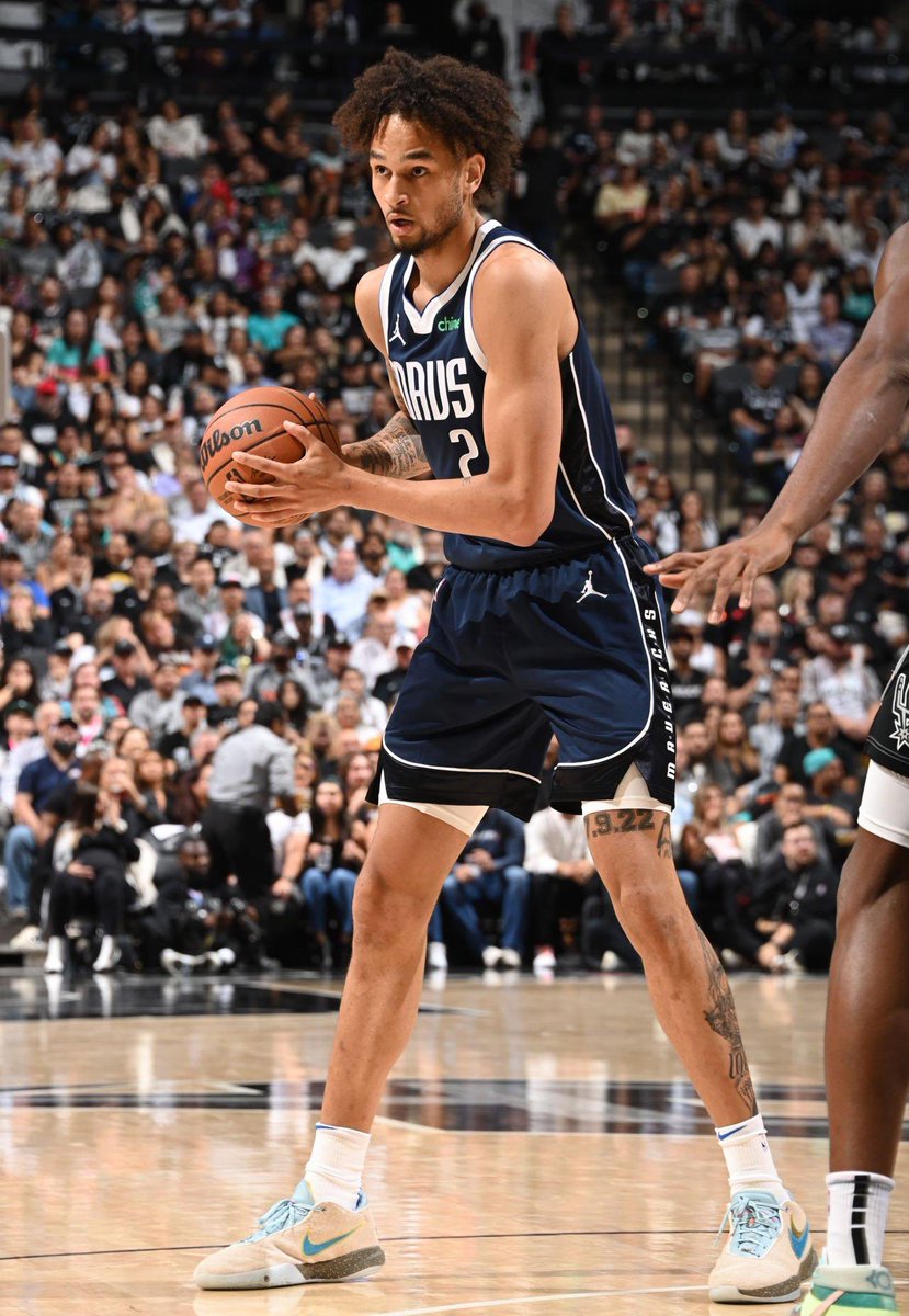 MavsMuse's tweet photo. Dereck Lively II tonight in his debut

16 PTS
10 REB
87% FG
1 STL
+ 20

— outplayed Wemby &amp; made it look easy 💪 https://t.co/3X4N8aE6vh
