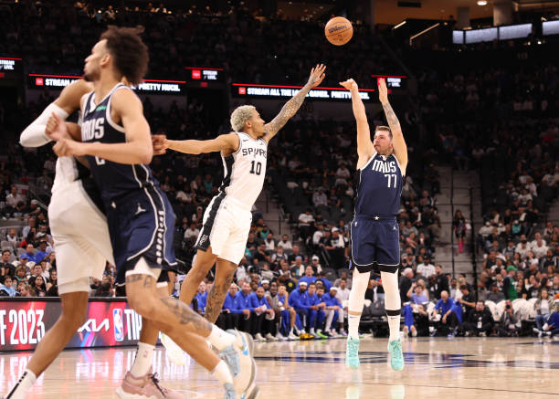 My1MVP's tweet photo. Player Of the Game Thread (11/12)
10/25/24
#DALvsSAS 

Luka Doncic
33 POINTS
14  REBS
10 Assists

Luka's Triple-Double dominated the San Antonio Spurs. Victor Wembanyama finished the game with 15 points. 

Vote For Your Player Of The Game!
https://t.co/IEQGH1gMIo https://t.co/GrAdXUX5ob