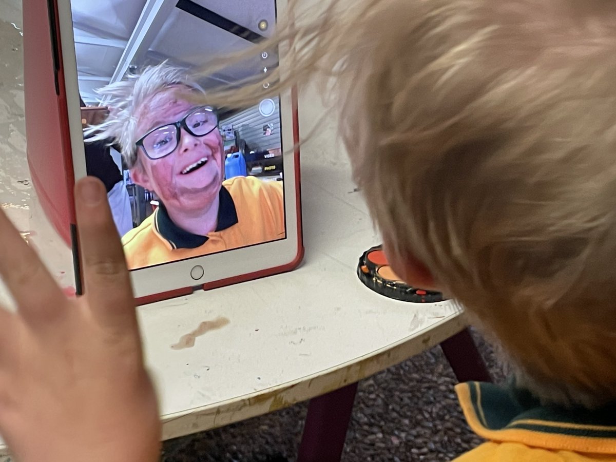 mhocarts's tweet photo. Yr 5 &amp; 6 are doing all things portrait this term in the ArtHub - today we 
‘warpainted’ ourselves then edited a selfie. https://t.co/FVWxaY3UbQ