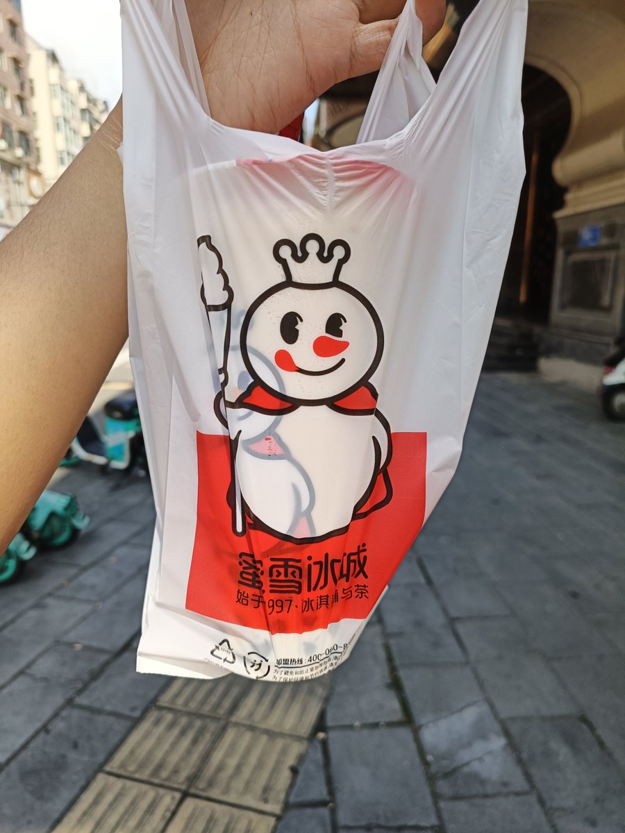 我的每一天 
都是在雪王的懷抱下度過 https://t.co/aoYlHdGGe8