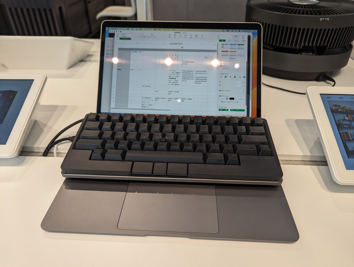 techmech_'s tweet image. HHKB Studio 触るために、b8ta-Yurakucho 行ってきた。
HHKBを使ったことがないので従来との比較はできないが、カスタムキーボードとしてみた場合、質感/打鍵感/操作感何れも非常にレベルが高い。キートップとスイッチ込みでこの値段なら👍
#HHKB #HHKBStudio #keyboard #b8ta