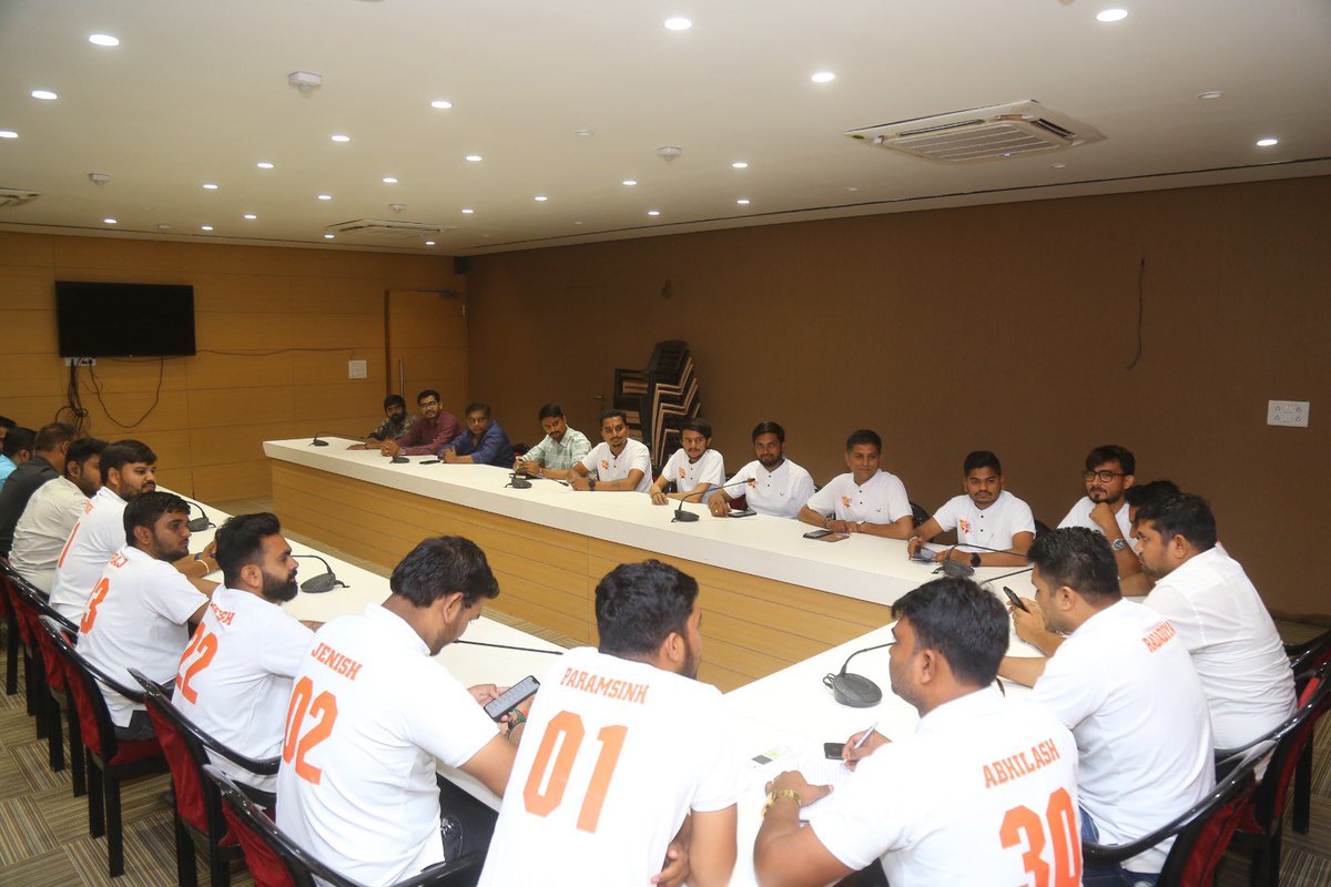 PAasundra's tweet photo. આજ રોજ સ્વામી વિવેકાનંદ ગુજરાત રાજ્ય યુવા બોર્ડ સુરત મહાનગર દ્વારા ભારતીય જનતા પાર્ટી સુરત મહાનગર ના કાર્યાલય ખાતે આગામી કાર્યક્રમો ની રૂપરેખા તૈયાર કરવામાં આવી.#Svgryb #suratmahanagar https://t.co/iGVOV0baF4