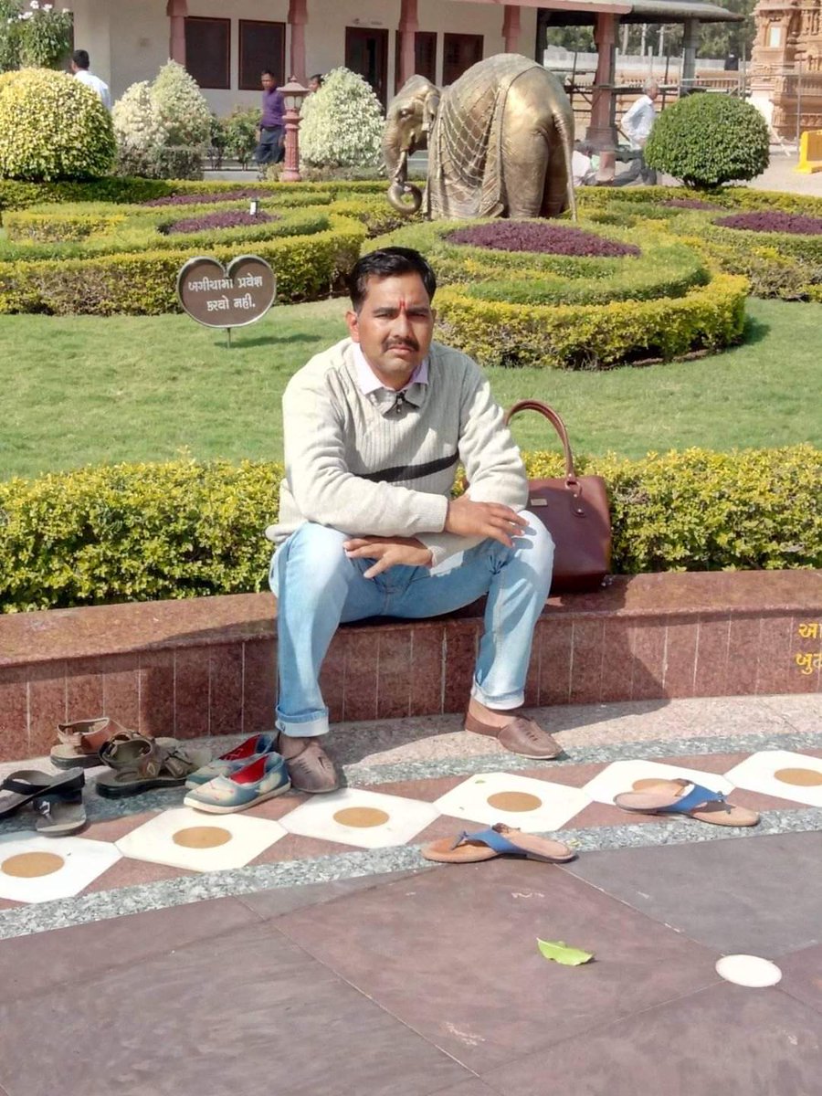 राज्य सरकार से हमारी मांग है कि मृतक होमगार्ड के परिवार को 50 लाख रूपए और परिवार के एक सदस्य को सरकारी नौकरी दी जाए 
<a href="/ashokgehlot51/">Ashok Gehlot</a> <a href="/RajCMO/">CMO Rajasthan</a> <a href="/mamta_bhupesh/">Mamta Bhupesh</a> <a href="/AapkaMurarilal/">Murari Lal Meena</a> <a href="/DrKirodilalBJP/">Dr. Kirodi Lal Meena</a> <a href="/BJP4Rajasthan/">BJP Rajasthan</a> <a href="/DausaZee/">Laxmi Patel</a> <a href="/News18Rajasthan/">News18 Rajasthan</a> <a href="/1stIndiaNews/">First India News</a> <a href="/zeerajasthan_/">ZEE Rajasthan</a> <a href="/hemantkumarnews/">Hemant Kumar</a>