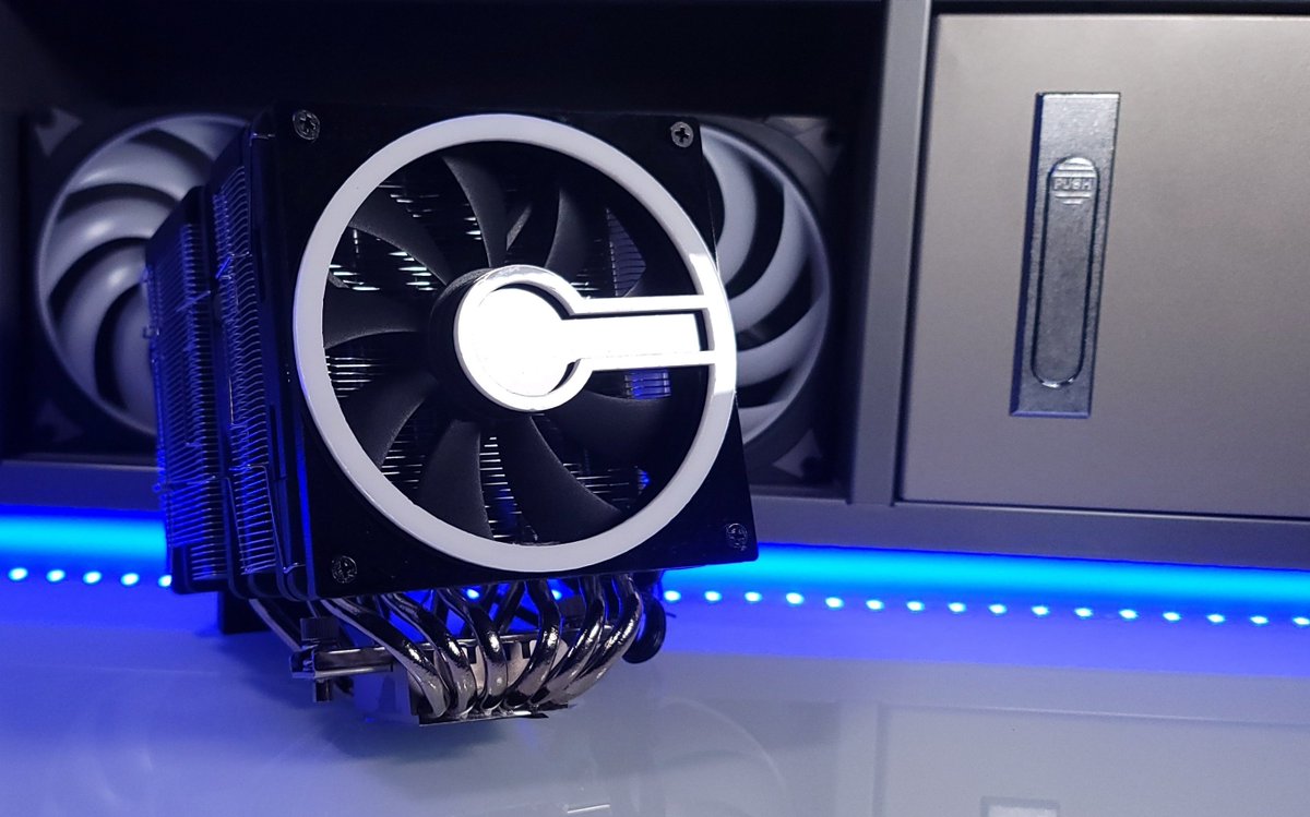 EnviousMods's tweet image. The Scythe Fuma 3 is a monster with the 3rd fan added!

How many fans should I run?

#scythe #fuma3 #cpucooler #enviousmods #pc #pccooling
