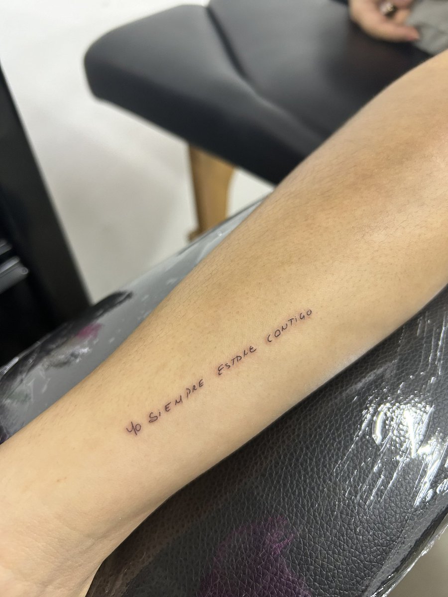 CarlissCova's tweet photo. Ahora tendré un pedacito de mamá para toda la vida ❤️‍🩹 https://t.co/KW8DUGWjpF