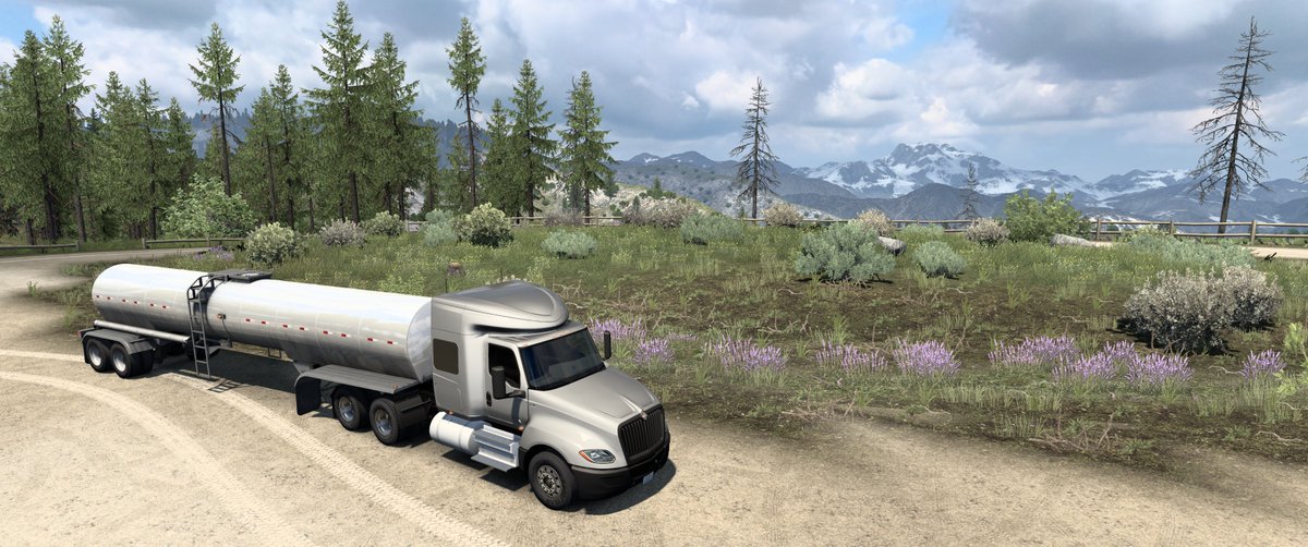 Just_A_Z71's tweet photo. Stopping to enjoy the sights. @SCSsoftware @IntnlTrucks #AmericanTruckSimulator https://t.co/TPKVWTmaYN
