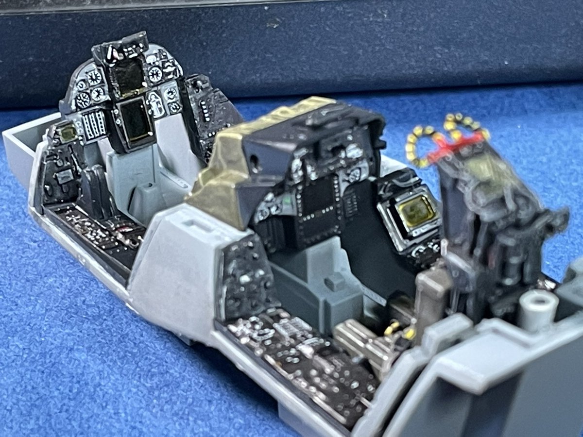 kurage_models's tweet photo. G.W.Hのトムキャット作製中です。
良いキット��と思いますが残念なところも
これとか後席のモニターのモールドとデカールが違うの無理くり貼ってます。
何度見返してもマニュアルもこうなってるので https://t.co/LdSda5srHj