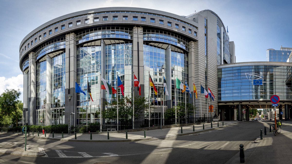 fmeijerink's tweet photo. Vandaag een dagje @Europarl_NL samen met @mducarmo
#ontmoeting #verbinding #buildingnetwork #ingesprekmet #uitnodiging via @VVD_Europa #mkb #overijssel #regiozwolle #goedvoorderegio https://t.co/V3leyXYVIp
