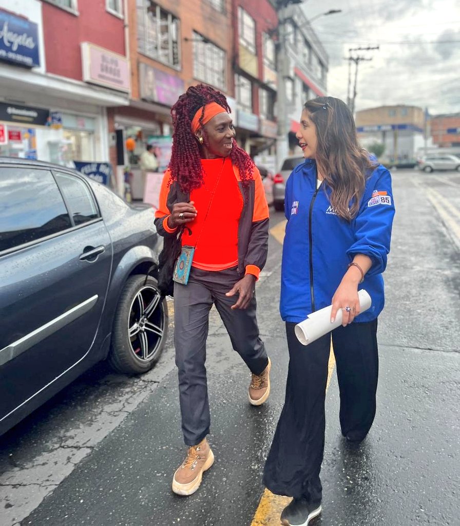LinaPinzonAr's tweet photo. #Bellavista | Seguimos recorriendo #Engativá en compañía nuestra líder Miraísta Nasly Mosquera.

Una mujer de valores, que ha realizado un trabajo incansable por la comunidad. @Fapuentess

Gracias por su apoyo y por creer en el @PartidoMIRA 🖐️ https://t.co/REDKcQd2wd