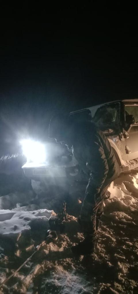 firefurycorps's tweet photo. '#IndianArmy Peoples Army'

Warriors of Trishul Division  rescued a civilian family trapped during the heavy snowfall at Changla Pass on night on 23 Oct 23.

 #IndianArmyPeoplesArmy
#WeCare 

@NorthernComd_IA
@lg_ladakh https://t.co/xlwa4VbYMH