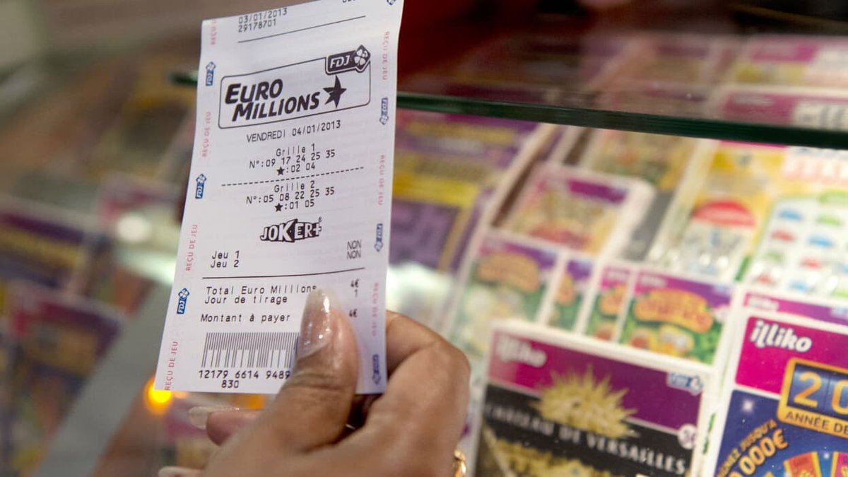 BFMTV's tweet photo. Euromillions: la FDJ a remis un jackpot de 130 millions d'euros à un couple de Levallois-Perret
https://t.co/hmzu0ViijW https://t.co/Q96nzKaEHY