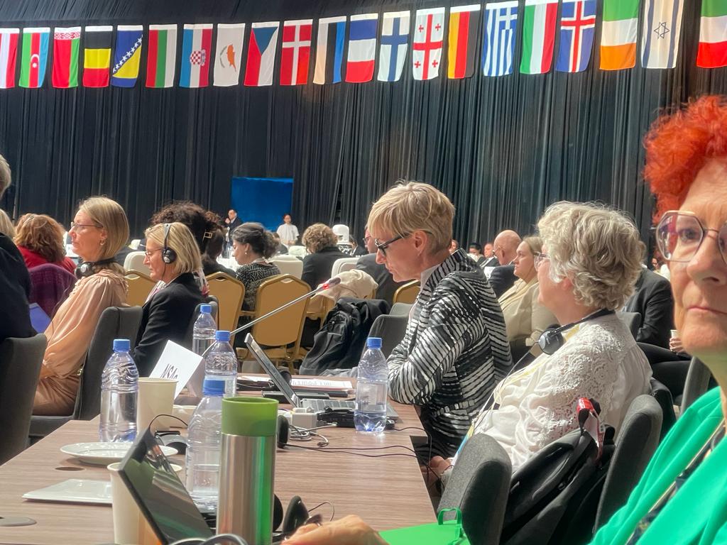 We called upon: 👉🏻 member states 2 promote prudent use of ABs 💊 in all sectors 👉🏻govts, intl orgs & private sector 2 keep the #OneHealth approach to #AMR top of their agendas 👉🏻policy makers 2 work with citizens to ensure accountability, transparency & equity of #AMR policies 2/