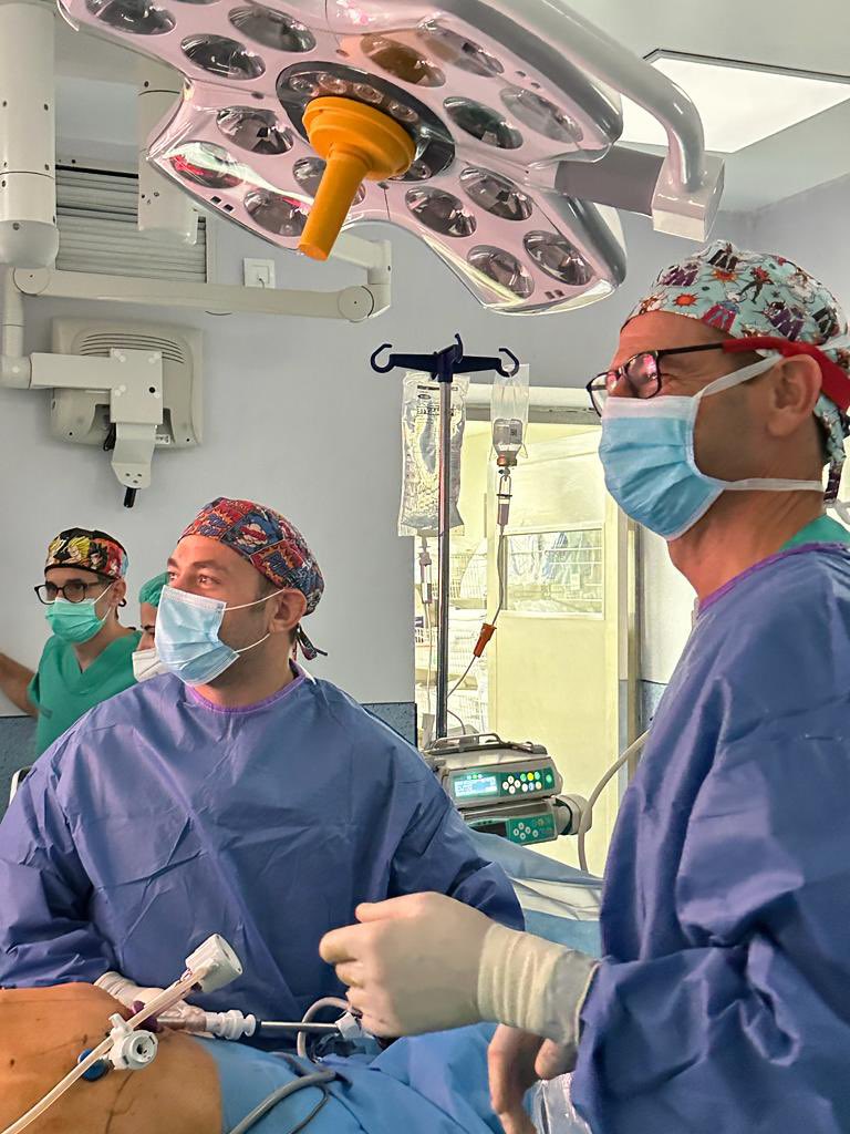 SalidoSergio's tweet photo. SEGUIMOS APOYANDO A LOS CIRUJANOS QUE QUIEREN MEJORAR!!!

Ayer acompañe con éxito a las primeras eventroplastias con  
#eTEP en el Hospital Universitario Doctor Peset, Valencia.
Gracias al Dr. Ramón  Trullenque y a todo su equipo por la organización dela jornada y su disposición. https://t.co/Lre02ixZxa