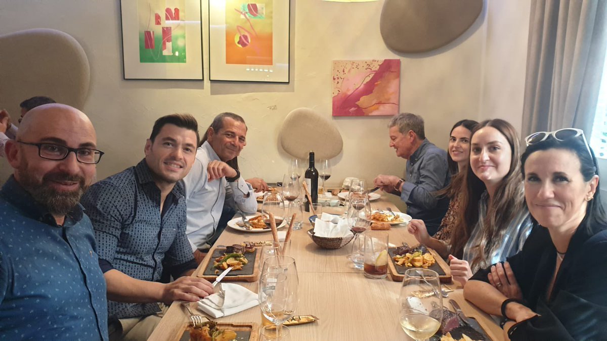 SalidoSergio's tweet photo. SEGUIMOS APOYANDO A LOS CIRUJANOS QUE QUIEREN MEJORAR!!!

Ayer acompañe con éxito a las primeras eventroplastias con  
#eTEP en el Hospital Universitario Doctor Peset, Valencia.
Gracias al Dr. Ramón  Trullenque y a todo su equipo por la organización dela jornada y su disposición. https://t.co/Lre02ixZxa