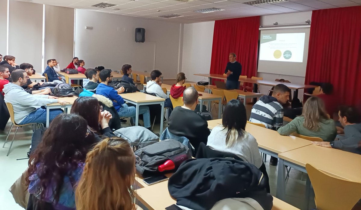 CIFPVirgen's tweet photo. "El alumnado de #DAM y #DAW, han conocido las muchas ventajas qué tendría realizar la #FPDual en @IndraCompany  (#minssait) de Ciudad Real, gracias a #AngelSevilla.

#fpdual #informática #puertollano #fp #educamosCLM #FPEmpresa https://t.co/2OP3wwKeEs