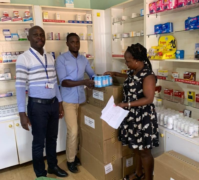 SemitalaFred's tweet photo. Partnerships with #privatepharmacies facilitate convenient delivery of ART by HIV clinics. Inset are @MJAPUg &amp; Maxdeal pharmacy staff reviewing ART stock. How do we best  leverage this for delivery of non HIV meds?@PEPFAR @HlbSimple @StripeHiv @Fogarty_NIH @IDRC_Uganda https://t.co/4vZOEcUdFT