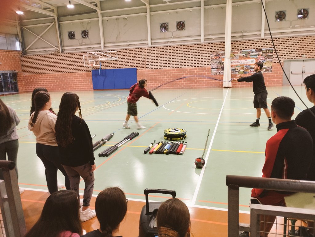 Hoy ha venido la Escuela Municipal de #Jugger de Molina de Segura a <a href="/ieseras/">IES Cañada de las Eras</a> para dar a conocer este divertido deporte 🥍🛡️