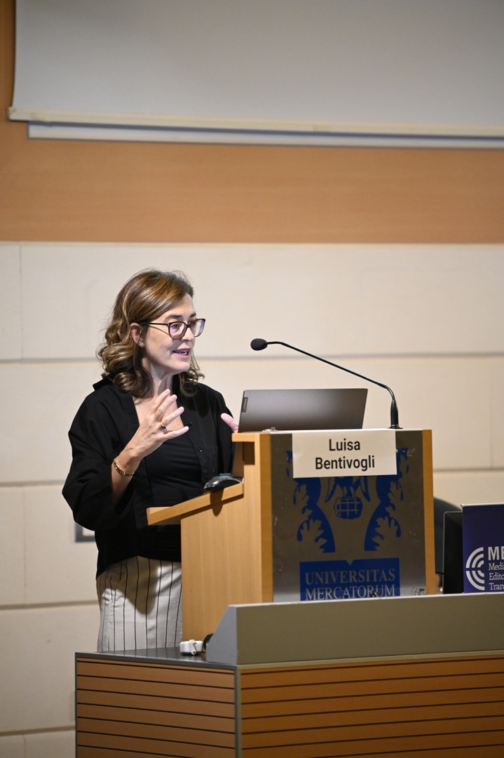 <a href="/luisabentivogli/">Luisa Bentivogli</a> made a complex subject comprehensible as she took us on a deep dive into large language models. Her analysis of the pitfalls and promises for professional linguists had the audience enthralled at #METM23.
 #METM23Official  
📸 Photo credit: MET/@leonardo_rizzato