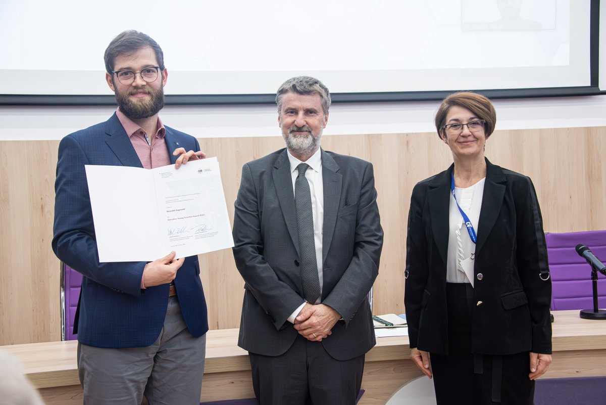 CataLight (@cata_light) on Twitter photo We are happy to hear and proud to communicate that our CataLight researcher Benedikt Bagemihl from
<a href="/uni_ulm/">Universität Ulm</a> was awarded with the Danubius Young Scientist award. Congratulations to him!
<a href="/IDMVienna/">IDMVienna</a>
idm.at/en/activities/… We are happy to hear and proud to communicate that our CataLight researcher Benedikt Bagemihl from
<a href="/uni_ulm/">Universität Ulm</a> was awarded with the Danubius Young Scientist award. Congratulations to him!
<a href="/IDMVienna/">IDMVienna</a>
idm.at/en/activities/…