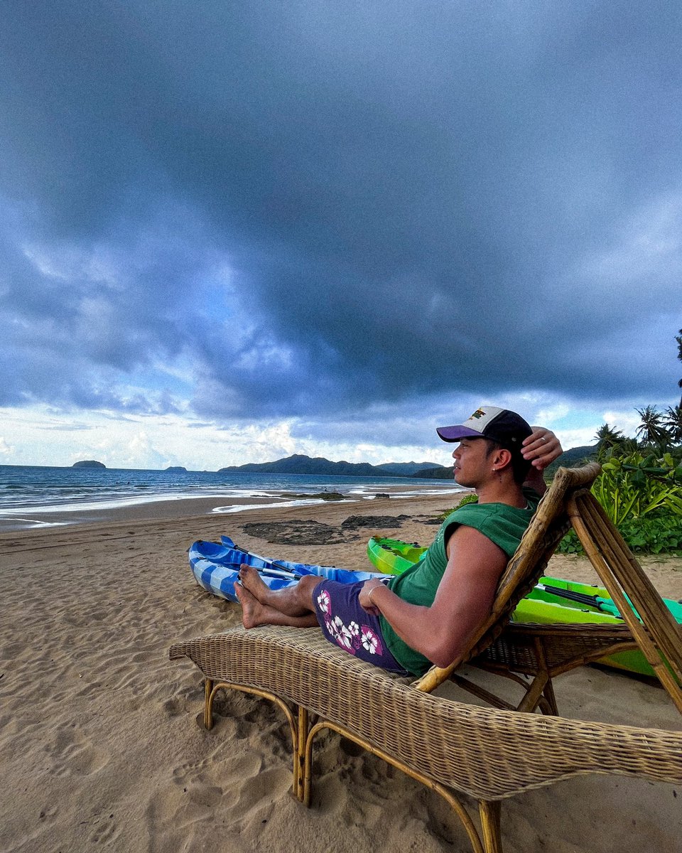 Never regret a day in your life: good days give happiness, bad days give experience, worst days give lessons, and best days give memories.🏝️