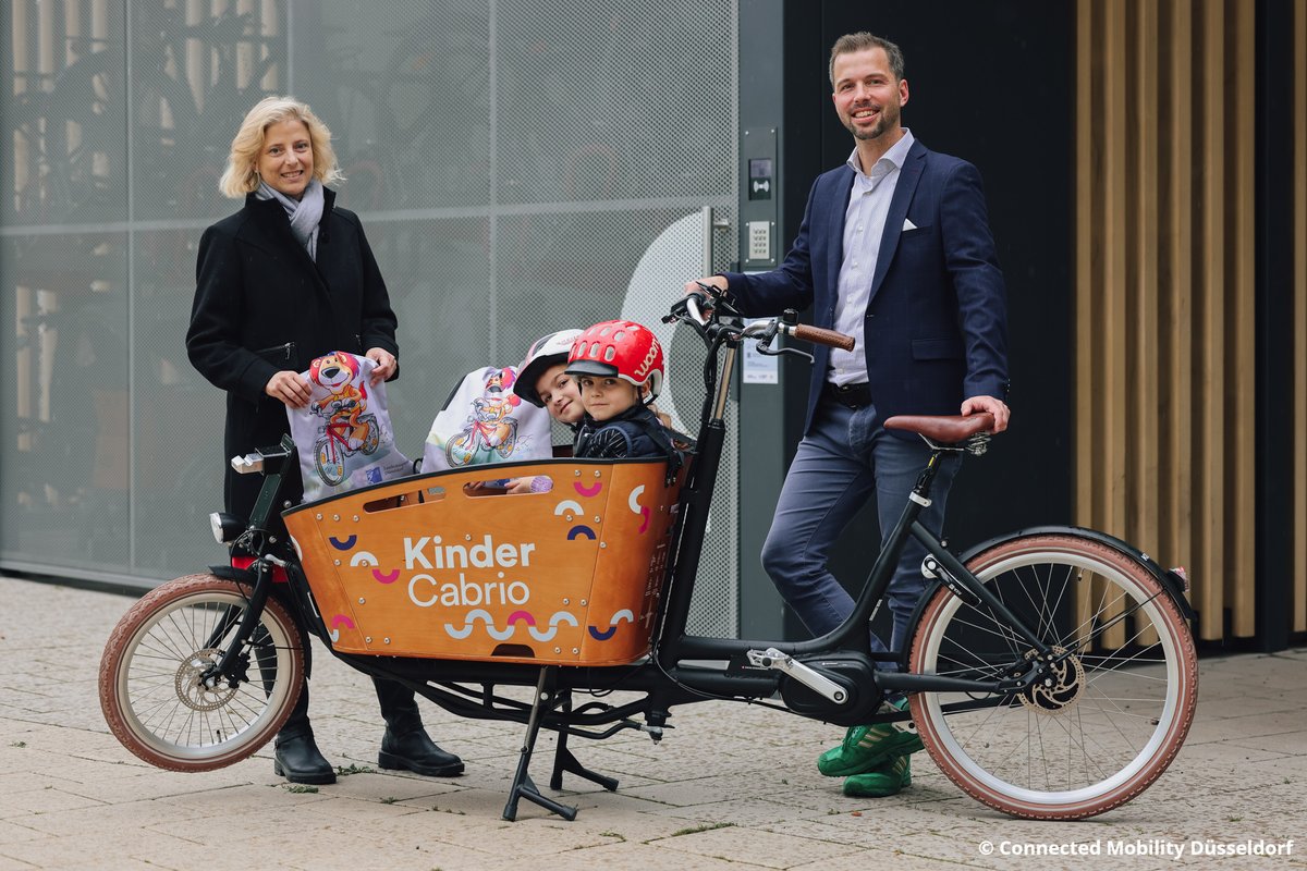 Mit dem Kinder-Cabrio durch #Düsseldorf! 🚲

#Lastenräder für #Familien gibt es ab jetzt an verschiedenen #Mobilitätsstationen. Die Kindertransportfunktion war bei den bisherigen Lastenrädern an den Stationen nicht vorhanden.

👉 ow.ly/UZ9y50Q0WZU