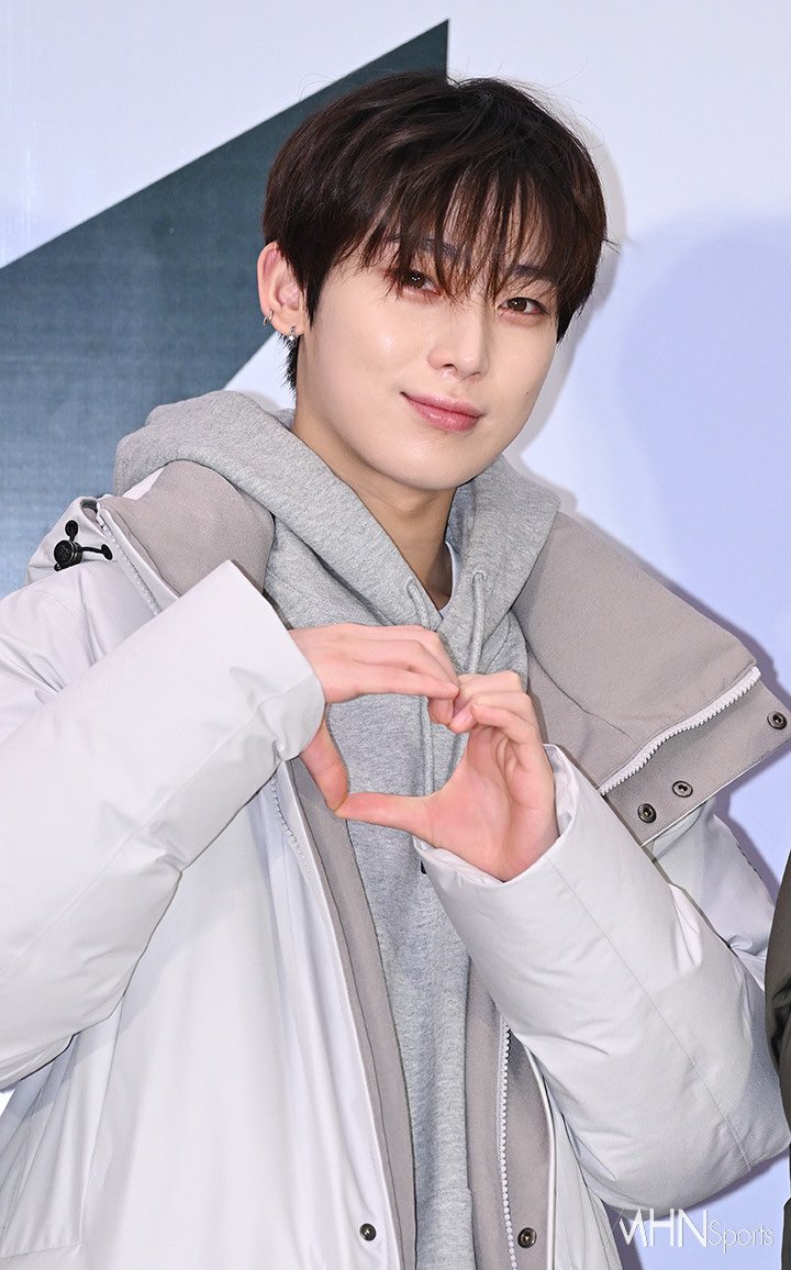 Ethereal__Sun's tweet photo. [Ms포토] 엔하이픈 선우 '매력 고양이' (출처 : MHN스포츠 | 네이버 TV연예) https://t.co/LN3yYo0IB0
#선우 #SUNOO https://t.co/fi1yVN6Tdd