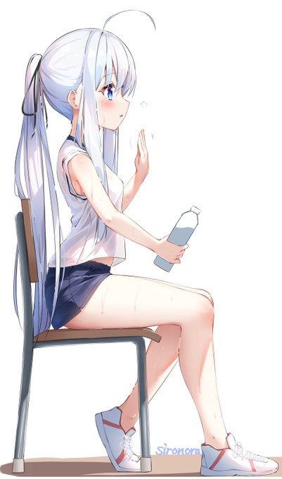 体育祭で同級生に隠し撮りされちゃう乃亜②

2枚目は競技終わりに自分のクラスの場所で休む乃亜
腕まくりで腋チラ&amp;光で透けるボディライン🥰🤔 