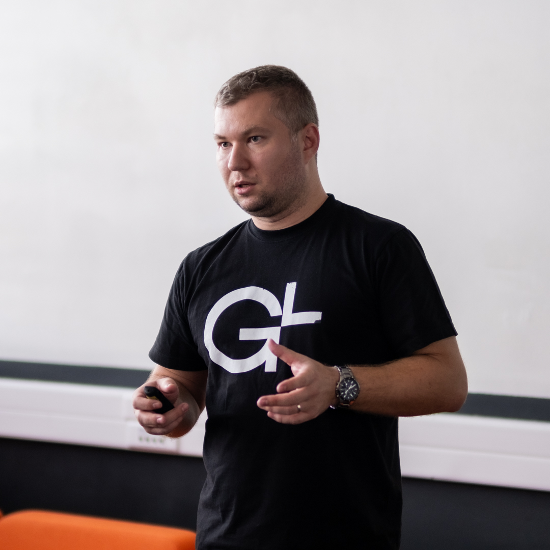 GlobalLogic_SR's tweet image. Po otvorení #CreativitySpace na Fakulte eletrotechniky a informatiky na TUKE sme sa rozhodli nový lab rovno aj otestovať. Konkrétne Dano, ktorý si pre 🧑‍🎓 študentov pripravil predášku "Requirements and Testing".