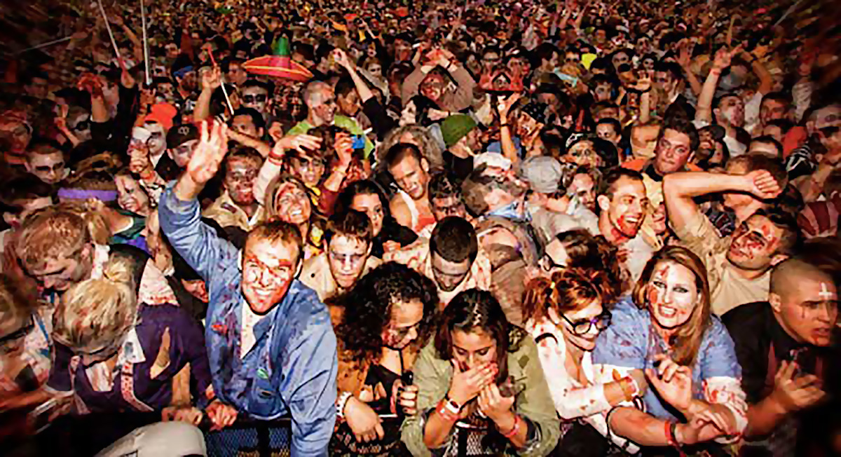 WWR_de's tweet photo. 🧟‍♂️🧟‍♀️ Das größte Zombie-Treffen mit 15.458 Teilnehmern

wurde von der Zombie Pub Crawl (USA) am 11. Oktober 2014 in Minneapolis, Minnesota organisiert.  

#Halloween #Zombies #Weltrekord #WWR #GWR https://t.co/xwusNlTGbS