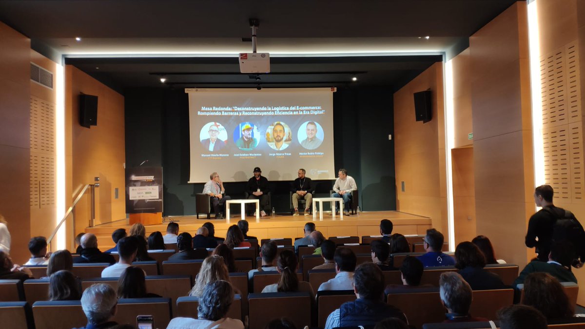 Ecommerce News (@ecommerce_es) on Twitter photo 💥 Mesa Redonda: "Deconstruyendo la #Logística del #Ecommerce: Rompiendo Barreras y Reconstruyendo Eficiencia en la Era Digital"
🟧 Con Manuel Dávila de <a href="/CTTExpressES/">CTT Express</a>; José Mucientes de <a href="/FOOTDISTRICT/">FOOTDISTRICT</a>; Jorge Abarca de #Fisura; y Héctor Rubio de <a href="/IntegraMedia/">IntegraMedia Group</a>.
#EcommerceTourLeón 💥 Mesa Redonda: "Deconstruyendo la #Logística del #Ecommerce: Rompiendo Barreras y Reconstruyendo Eficiencia en la Era Digital"
🟧 Con Manuel Dávila de <a href="/CTTExpressES/">CTT Express</a>; José Mucientes de <a href="/FOOTDISTRICT/">FOOTDISTRICT</a>; Jorge Abarca de #Fisura; y Héctor Rubio de <a href="/IntegraMedia/">IntegraMedia Group</a>.
#EcommerceTourLeón