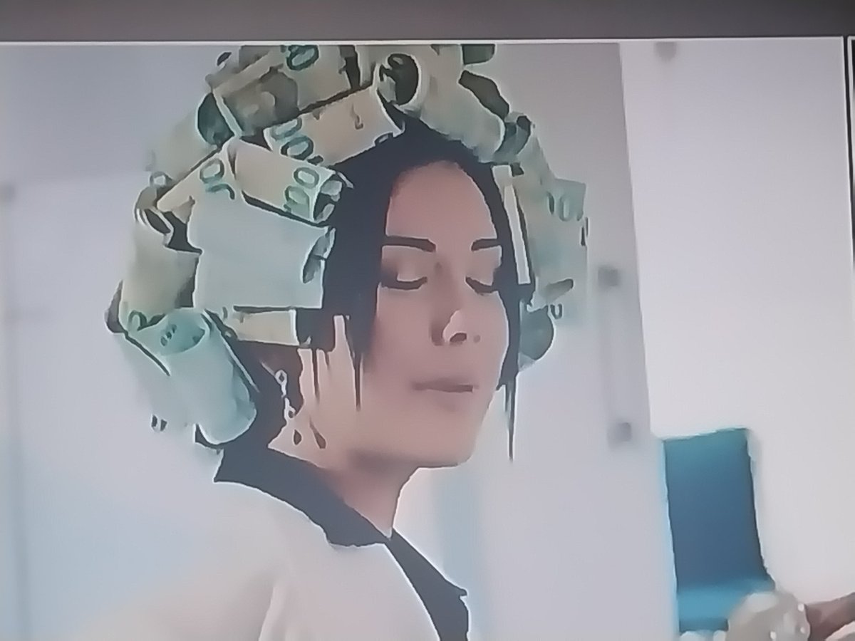 Dilan Polat'in bigudileri
Çiftin bu sabah 15 şirketine baskın yapılıp bütün mal varlıklarına el konuldu.
Aralarlarinda suç örgütü kurmak yönetmek, vergi usul kanuna muhalefet gibi 4 ayrı suçtan soruşturma yönetiliyor
