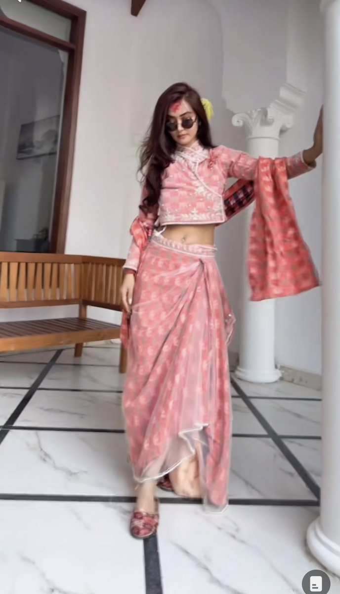 अनुहार सुन्दर होस नहोस फरक पर्दैन मुखबाट निस्कने शब्द हरुमा मिठास हुनुपर्छ किनकि मान्छेहरू सुन्दरता बिर्सिन्छन तर वचन जिन्दगी भर बिर्सिदैनन् ।