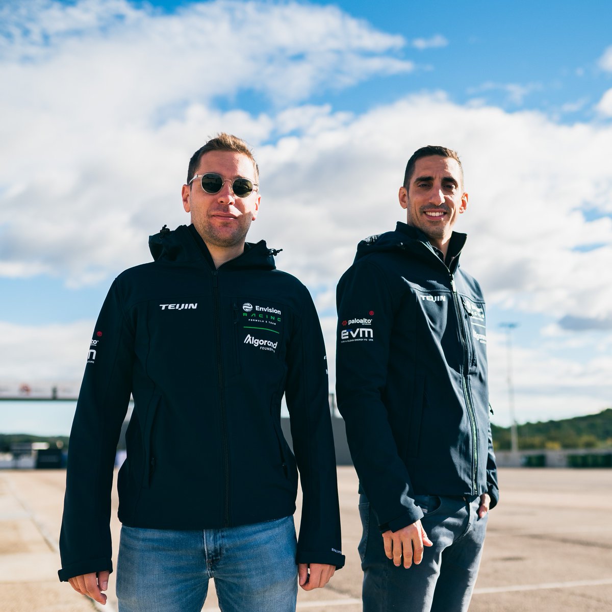 𝗥𝗙 𝟰  ➕  𝗦𝗕 𝟭𝟲 
 
Our S10 duo are ready to go! 💚