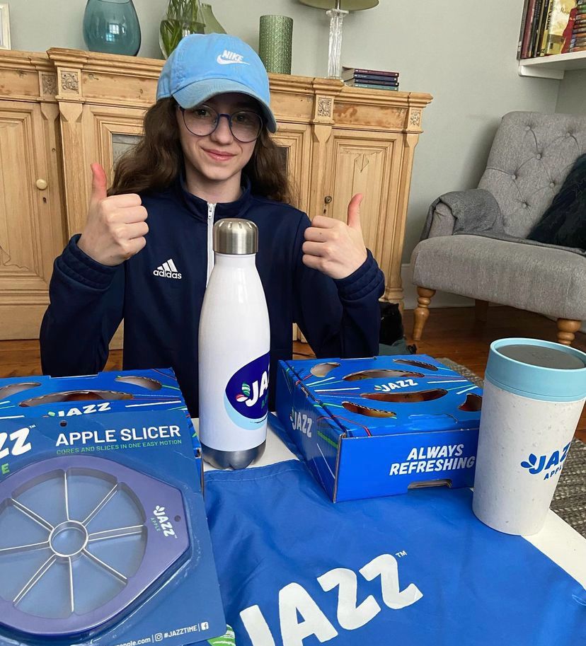 We're thrilled to reveal that rising star Iggy Rinaldi has been awarded a JAZZ Apple Foundation award! Welcome to the club Iggy! Keep your eyes peeled for how Iggy's journey flourishes and to apply for an award yourself, visit jazzapple.com/uk/jazz-founda…