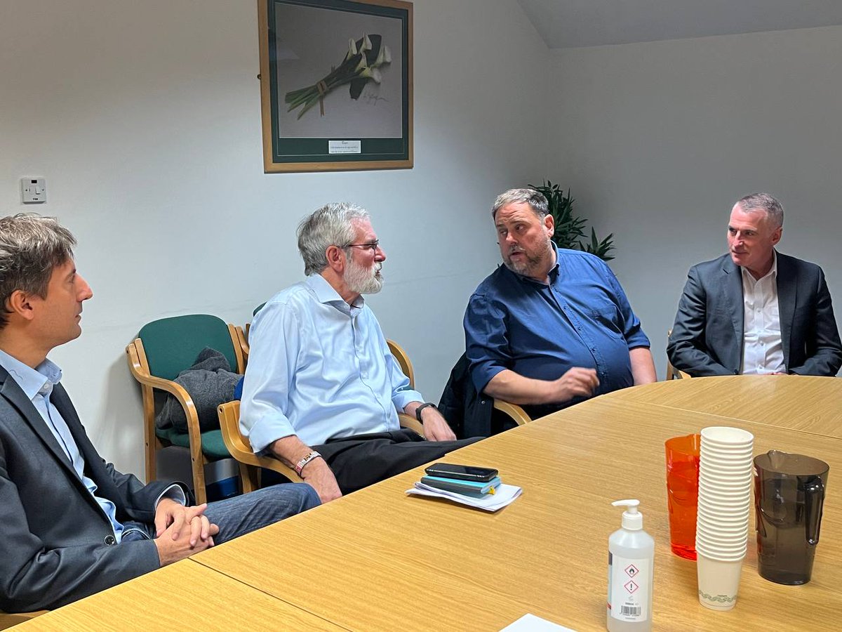 El president d'<a href="/Esquerra_ERC/">Esquerra Republicana</a>, Oriol <a href="/junqueras/">Oriol Junqueras 🎗️</a>, i <a href="/jordisolef/">Jordi Solé 🇪🇺||||</a> s'han reunit avui a Belfast amb l'expresident del <a href="/sinnfeinireland/">Sinn Féin</a> <a href="/GerryAdamsSF/">Gerry Adams</a>.

🤝Estrenyem la col·laboració en les estratègies negociadores per avançar en la resolució democràtica del conflicte polític amb l'Estat.