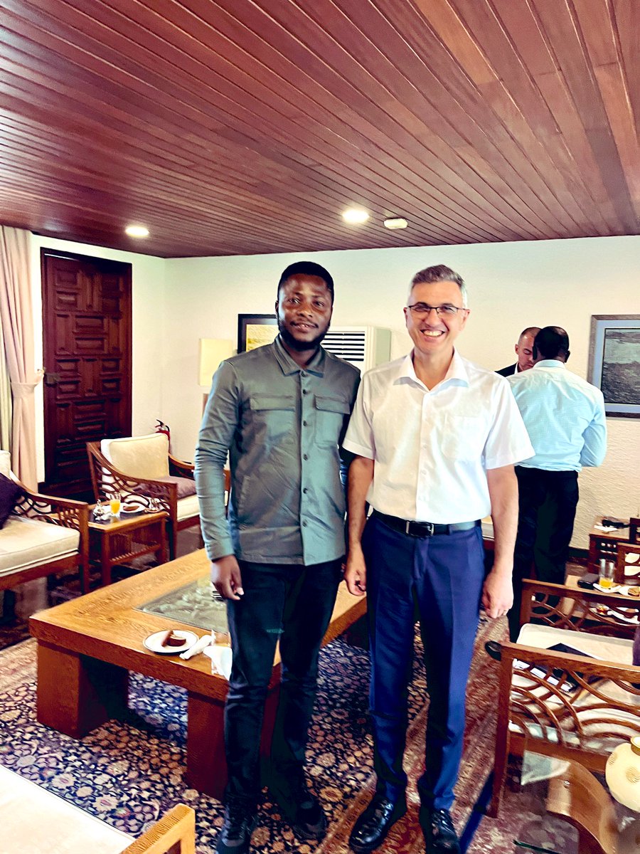 OnlyDhamie_'s tweet photo. It was an incredible experience meeting the Turkish ambassador to Ghana H.E. Hüseyin Güngör. We had a productive discussion on promoting Turke.
Excited to strengthen the ties between our countries! 🇹🇷🇬🇭
Thank you @TheRealBolaRay for your leadership.
#Dhamie #ImpactAt25 https://t.co/30Ch7hOkgQ