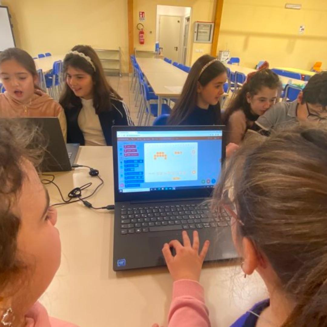 MatataStudioEDU's tweet image. “VinciBot and its web app manage to leverage children’s interests, putting their motivations at the centre, precisely because they are the ones who build their game and their story.”
#VinciBot #CodingLikeABC #STEMeducation #stemkids #learncoding #STEAM #stemlessons