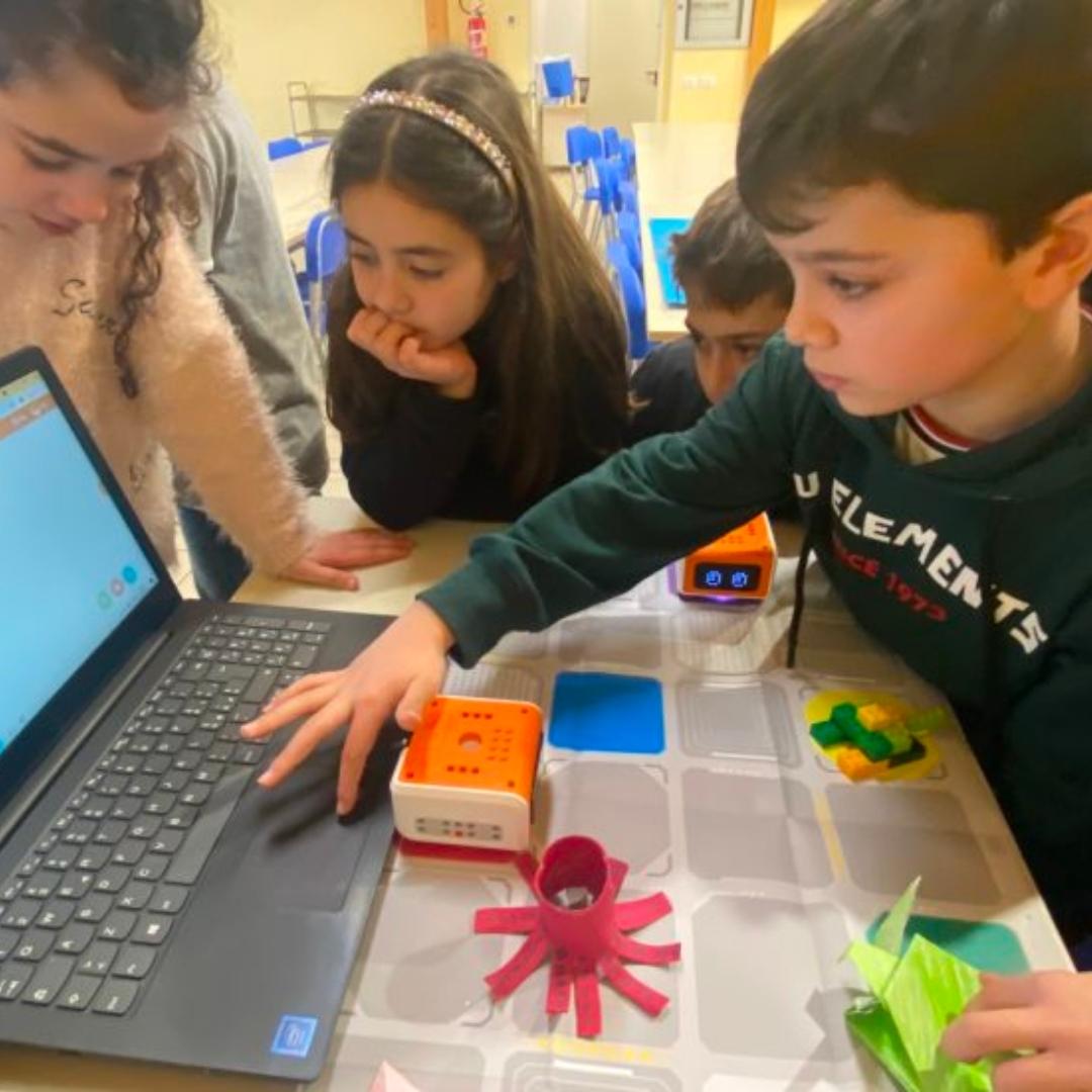 MatataStudioEDU's tweet image. “VinciBot and its web app manage to leverage children’s interests, putting their motivations at the centre, precisely because they are the ones who build their game and their story.”
#VinciBot #CodingLikeABC #STEMeducation #stemkids #learncoding #STEAM #stemlessons