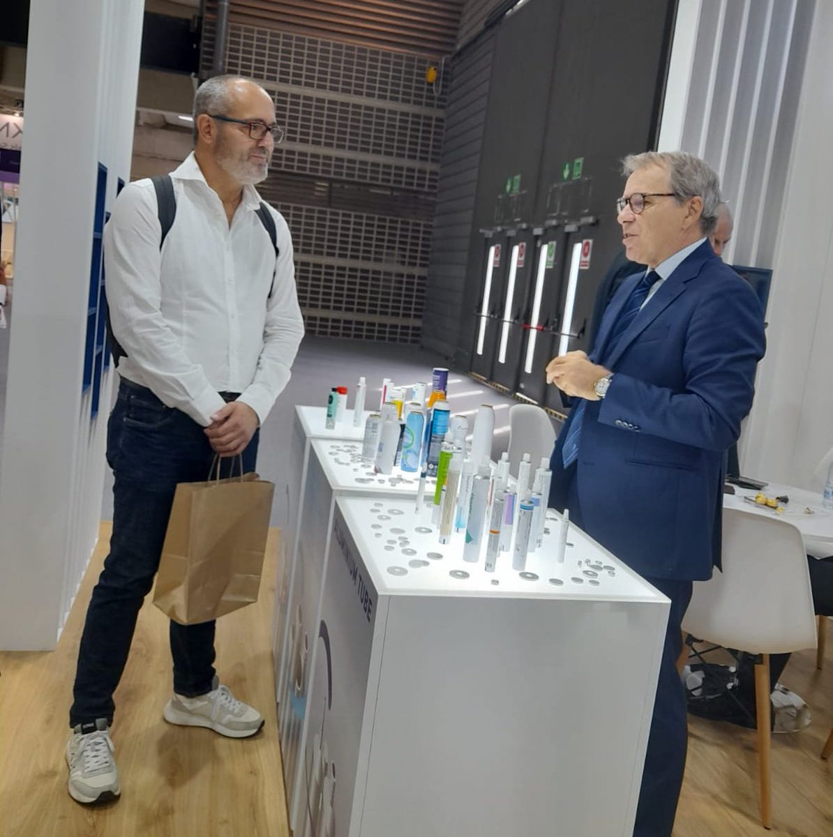 Perfektup_it's tweet image. CphI: day 3!
People from all over the world came to visit us at stand 2E09: they shared their projects, talked to us about their needs and goals. We look forward to hearing yours as well!
#cphiww #cphi2023 #pharmapackaging #pharmaceuticalpackaging #pharmaceuticalindustry