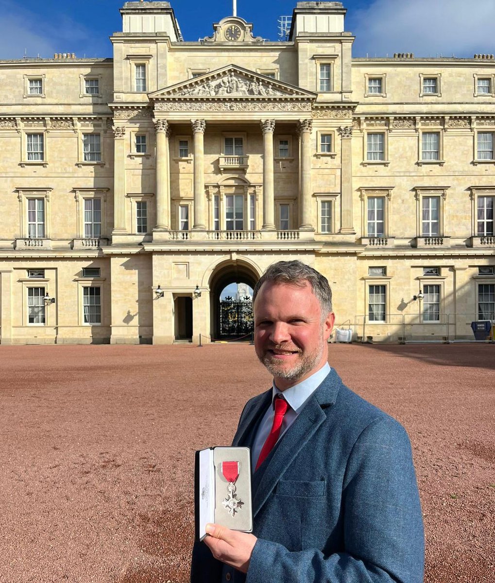 Congratulations Andy! 🌟 

Dr Knox, a GP and population health lead from Lancashire and South Cumbria, headed to Buckingham Palace yesterday where he was awarded an MBE by King Charles III.

Read more: orlo.uk/hk7Aj