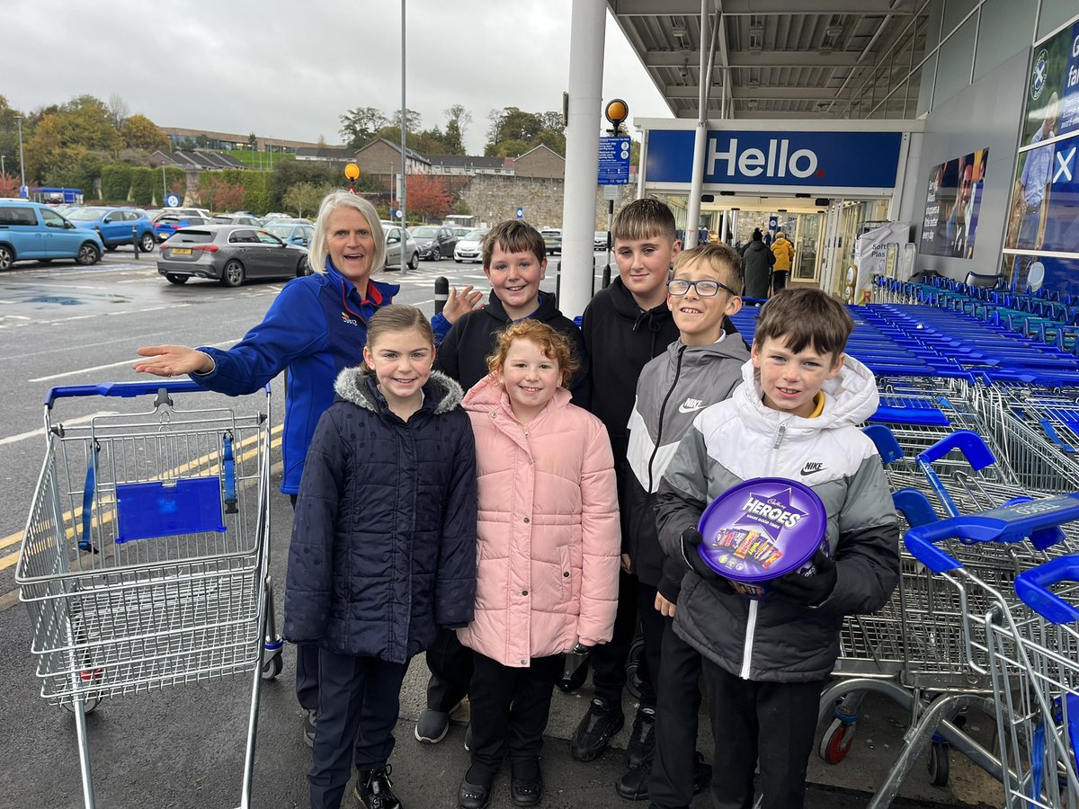 ParkPSClacks's tweet photo. Meet our Trolley Troopers @ParkPSClacks. Today we went to @TescoAlloa as part of our Eco @KSBScotland focus to surprise them by returning 9 abandoned trolleys. We have been collecting these and have cleaned them up before returning. Thanks to Ann &amp; Cameron  🍫 @ClacksEducation https://t.co/FSecvUOWXE