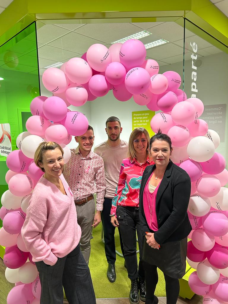 cmbbroonsjugon's tweet photo. Car le cancer du sein touche plus de 1 femme sur 8 en Bretagne !
Le Crédit Mutuel de Broons-Jugon se ligue et passe au rose 🩷
#OctobreRose @CMBretagne https://t.co/9v1VNc7OBG