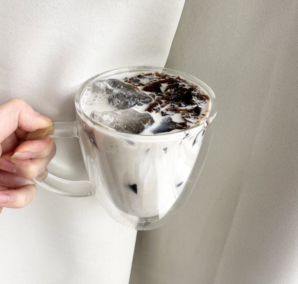 yuchaos_m's tweet photo. これ全部飲んで60kcalくらいってやばくない！？

手作りのコーヒーゼリーのおかげで腹持ちいいし食後何か食べたいって時これ飲むと美味しすぎて食欲おさまる。。

高カロリーでも飲みたいくらい最高に美味しいからスタバ行かないでこれ作って...

超簡単な作り方はリプ欄↓ https://t.co/SpDVATxQL7